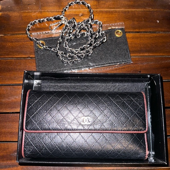 Chanel Interlocking CC Trifold Wallet - Picture 11 of 12